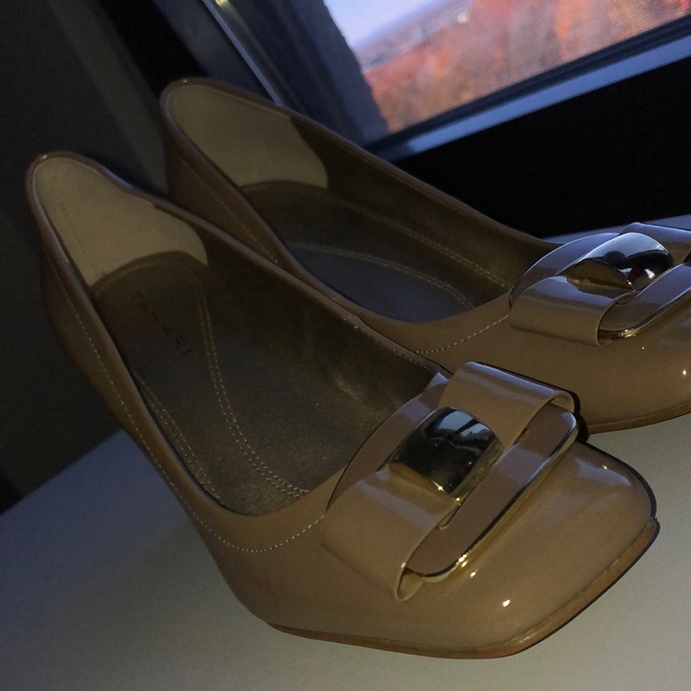 Tahari block heel pump